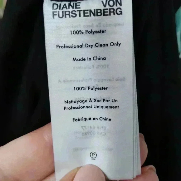 Diane Von Furstenberg iconic wrap dress Sz M worn once - Picture 6 of 6